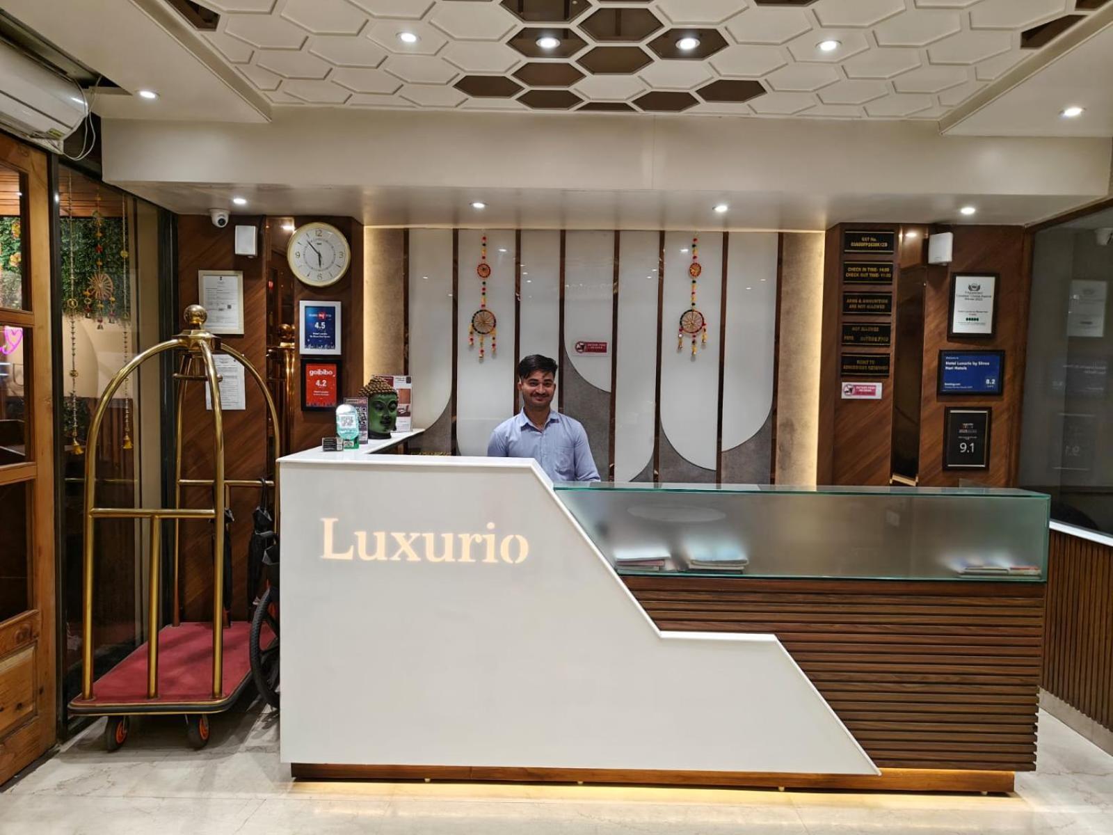 Hotel Luxurio - In-house Barista Cafe, Near Golden Temple