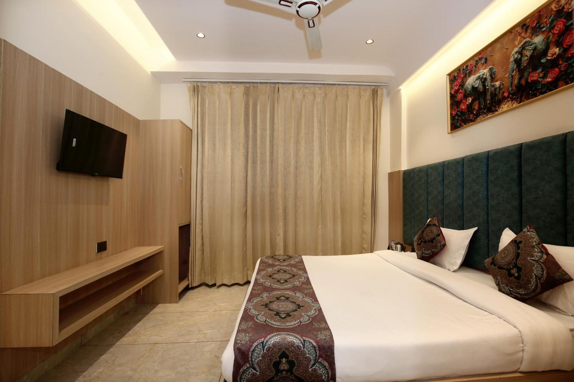Park Plaza Near Golden Temple Hotel
