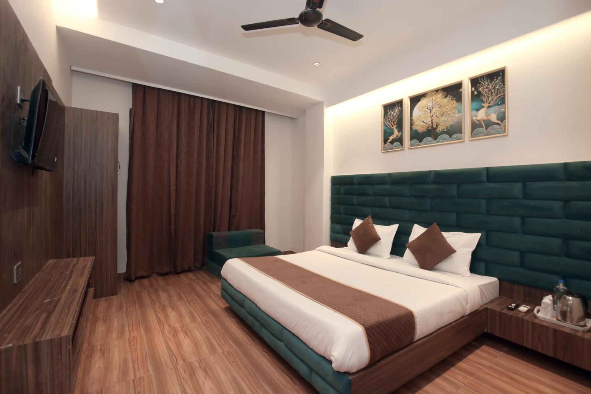Hotel Park Plaza Near Golden Temple Amritsar