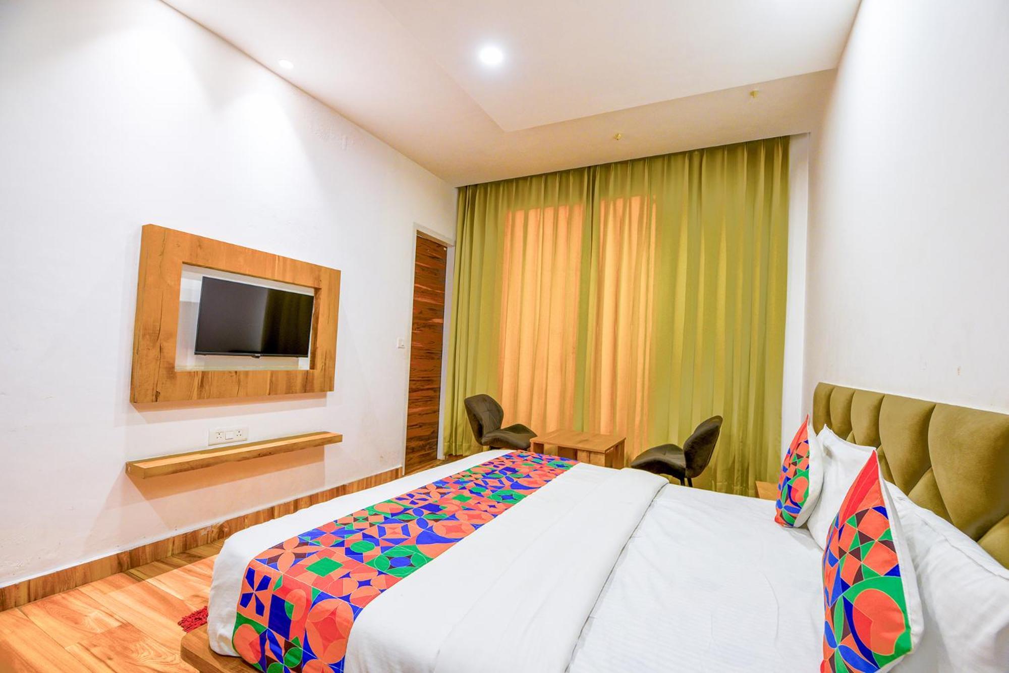 Hotel Fabhotel Amar