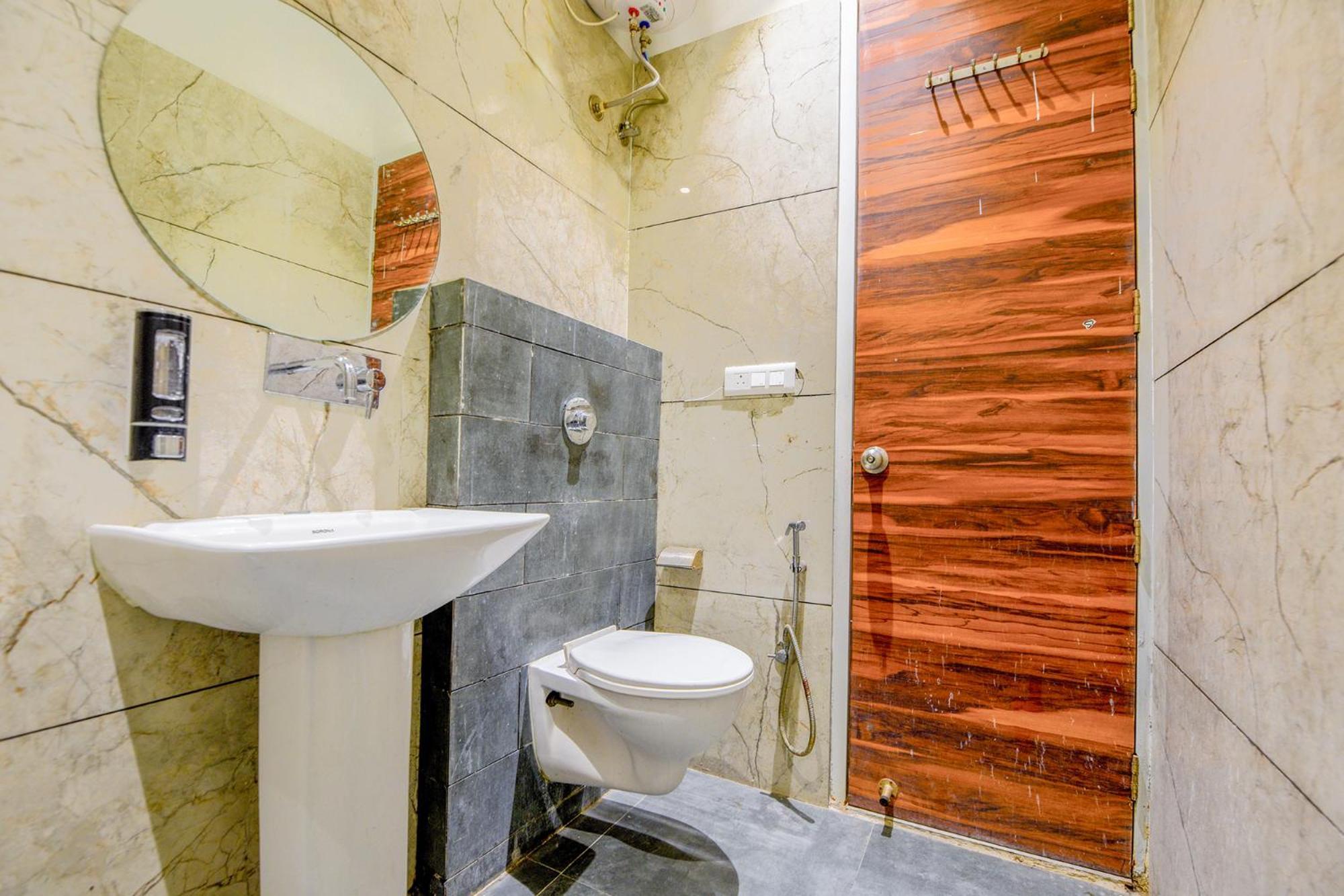 Hotel Fabhotel Amar 4*
