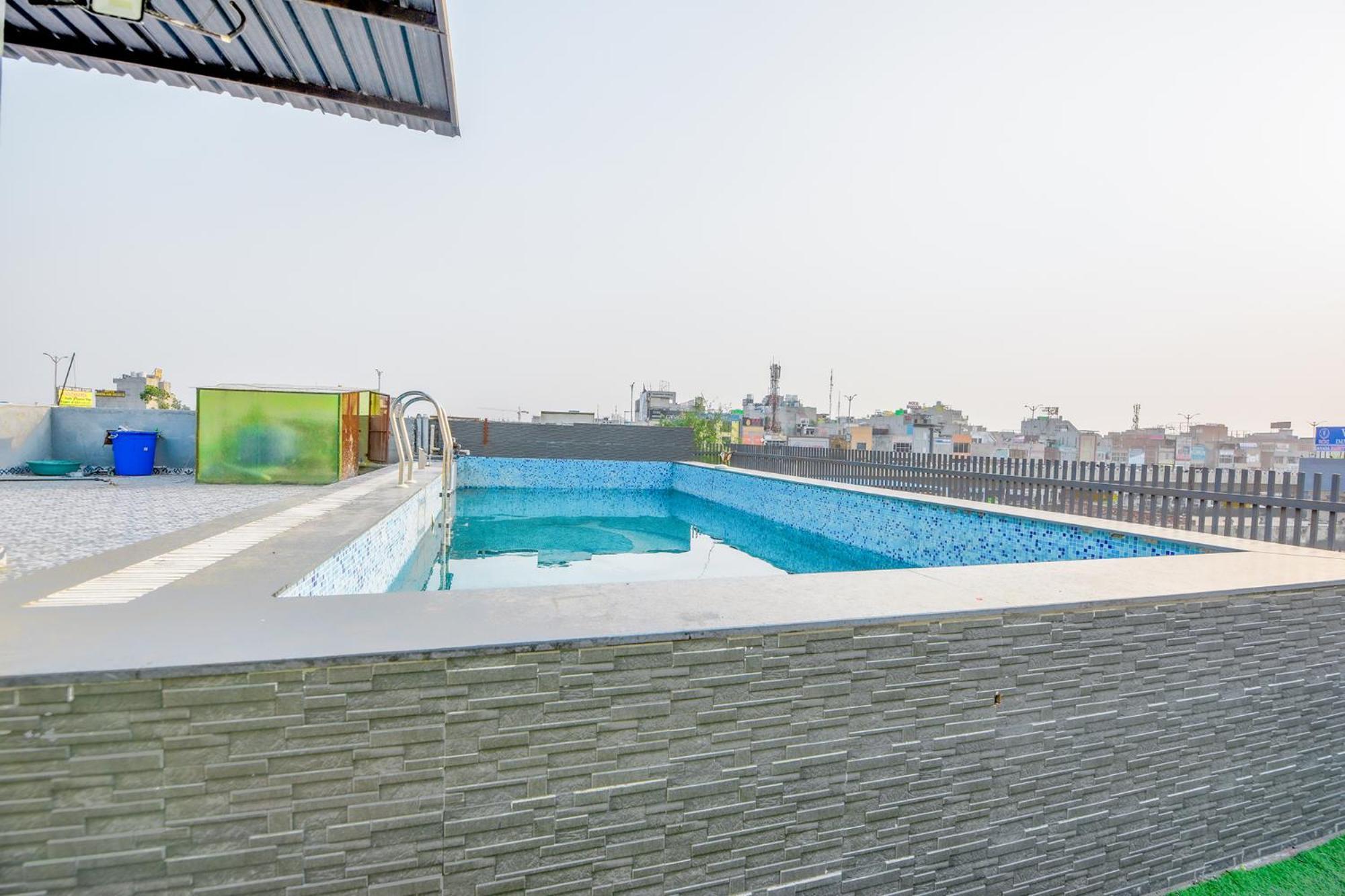 Fabhotel Amar
