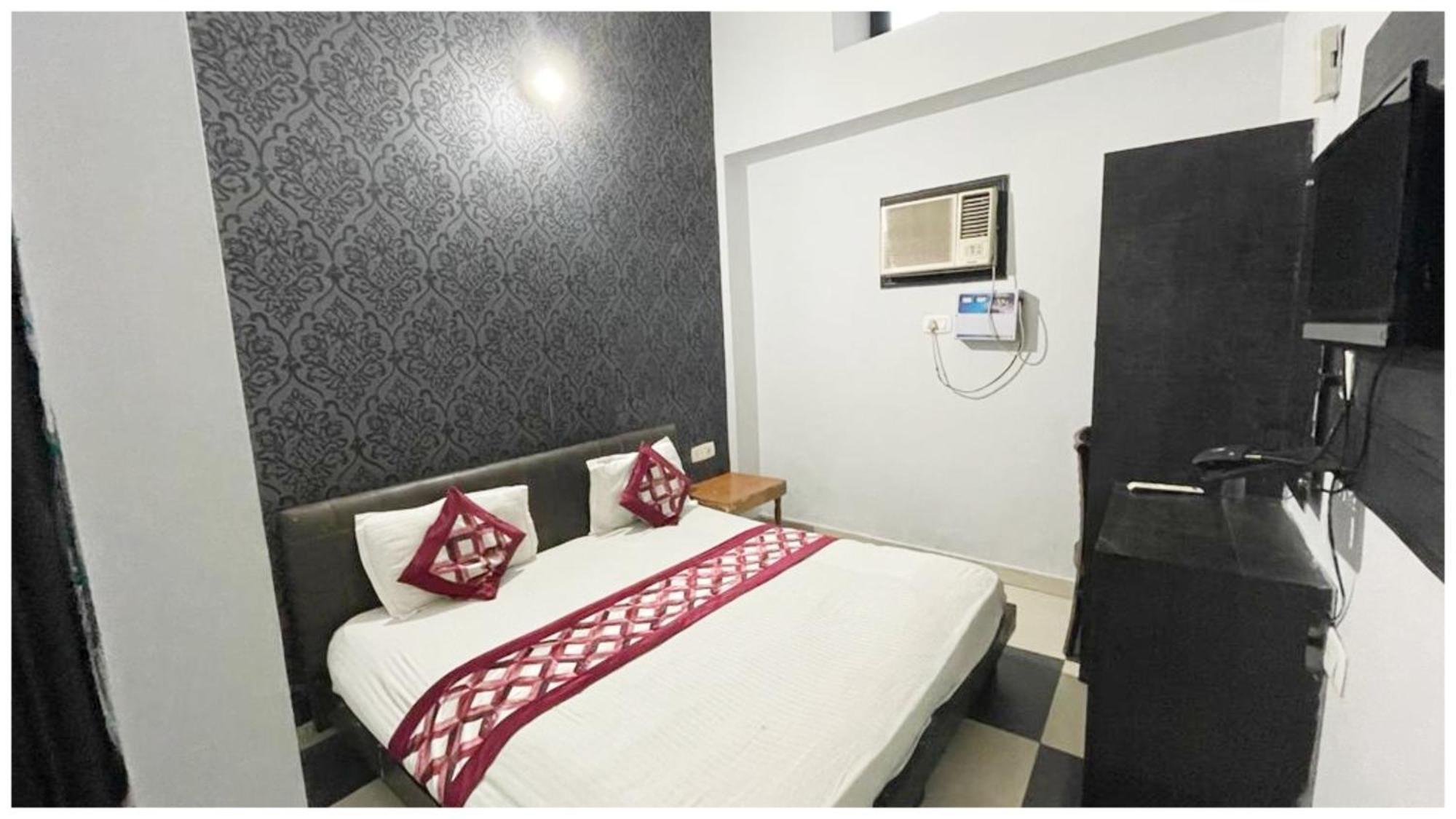 R-a-m-n-e-e-k Near Bus Stand - Spacious With Free Wi-fi - Restaurant# Parking & Excellent Customer Service - Location In Amritsar