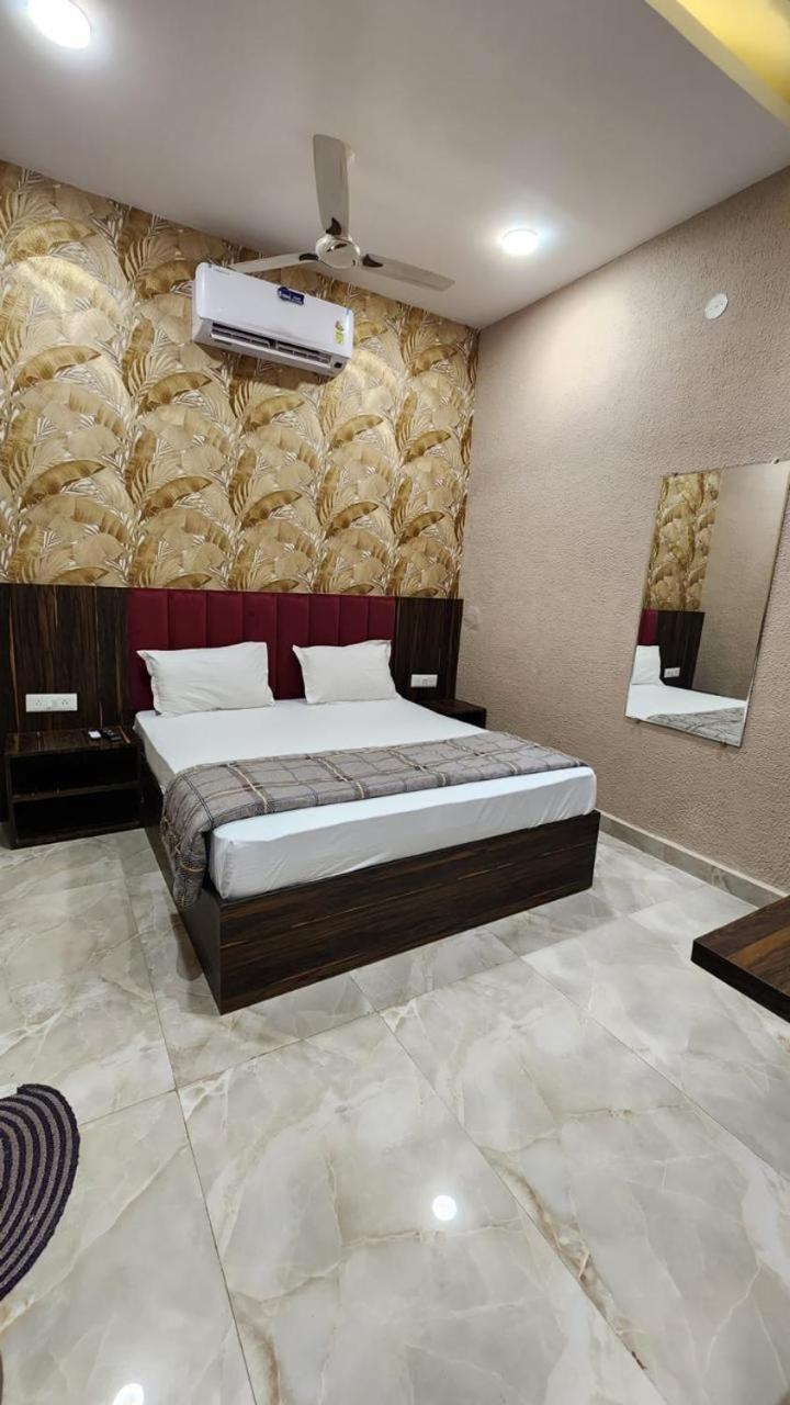 Bed & Breakfast Ar Home Stay Hotel -300 Meters From Golden Temple Amritsar