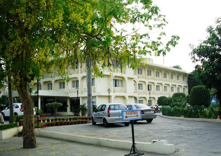 Hotel Ritz Plaza 4*