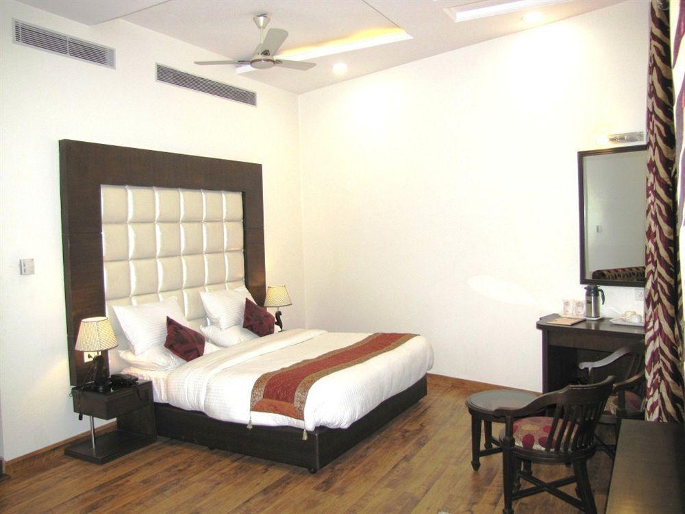 Hotel Prems Paradise