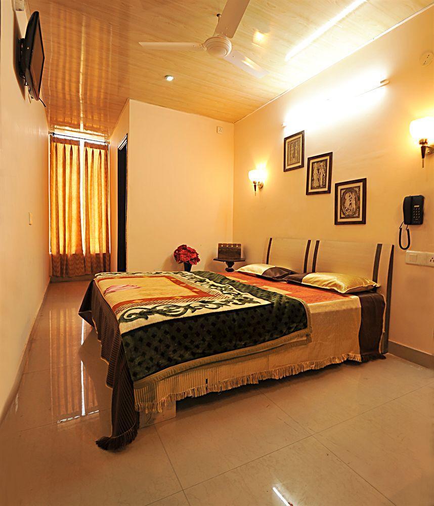 Hotel Singh International, 3*