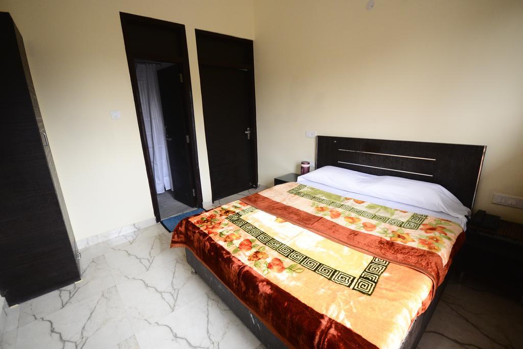 Hotel Mehra 3*