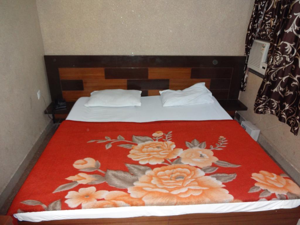 Bed & Breakfast Bharat Residency *