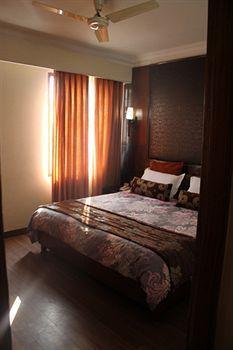 Hotel Shiraz Castle 3*