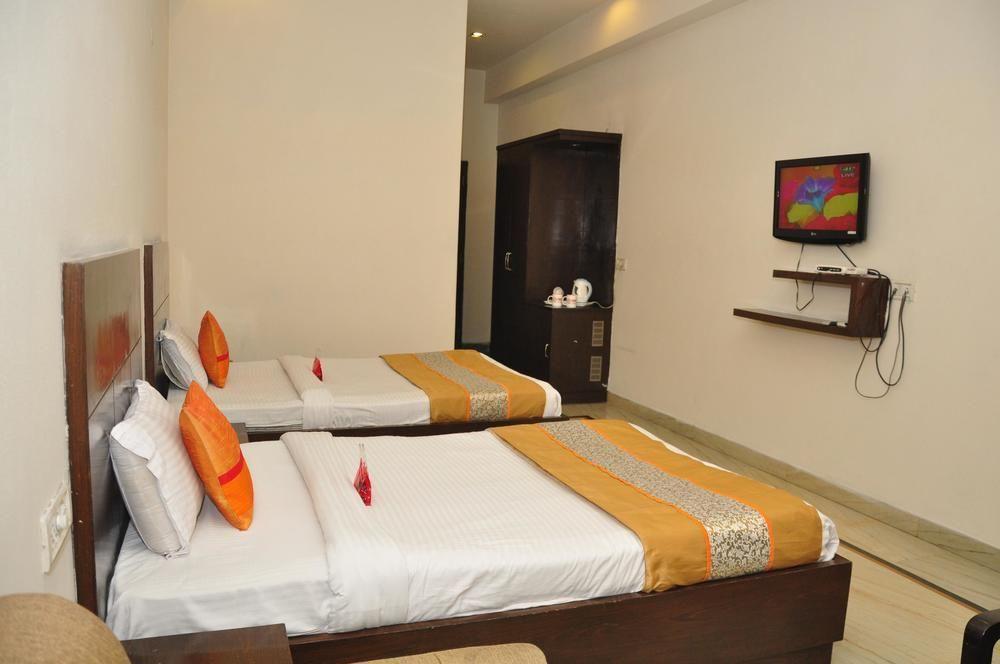 Hotel Oyo Mall Road Centre
