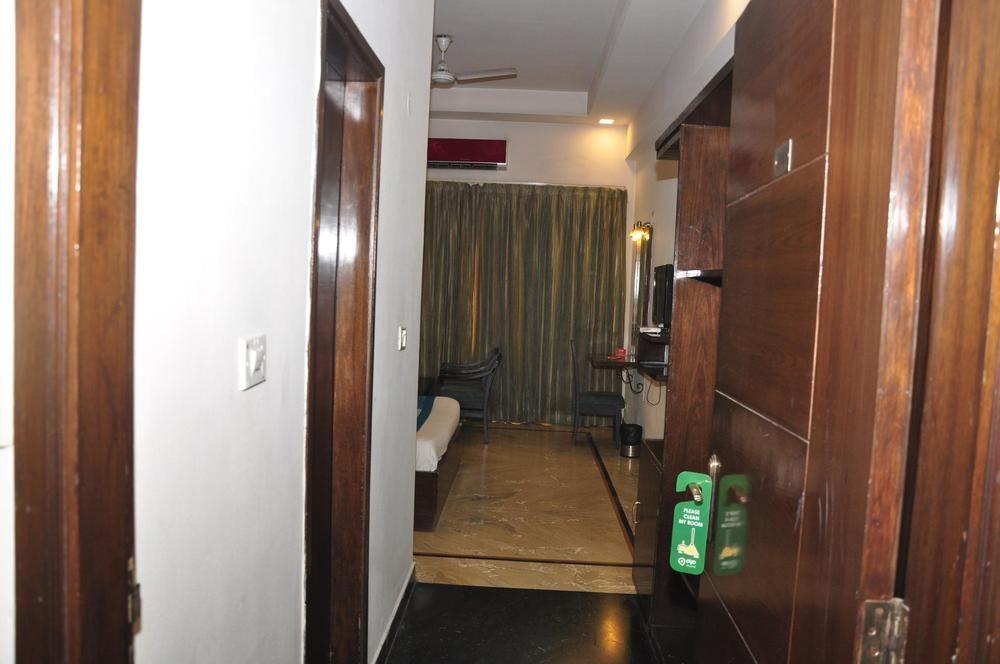 Hotel Oyo Mall Road Centre 3*