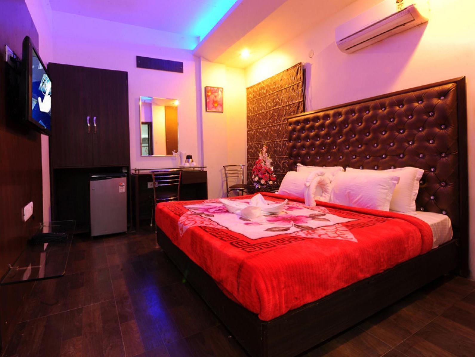 Pearl & Amritsar
