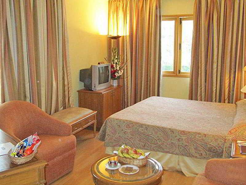 Ritz Plaza Hotel 4*