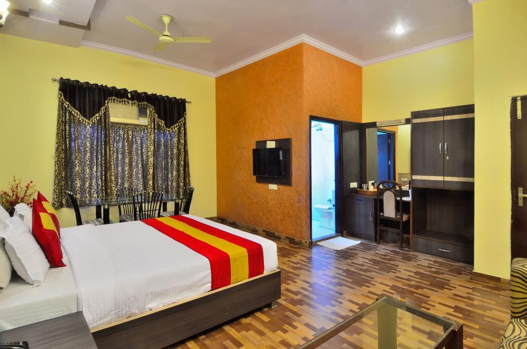 Roopa International Hotel