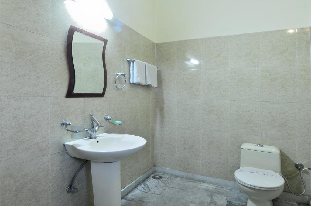 Hotel Roopa International