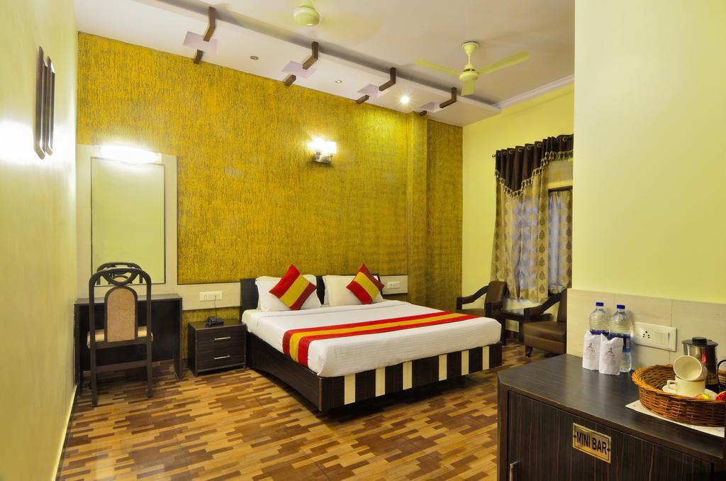 Roopa International Hotel