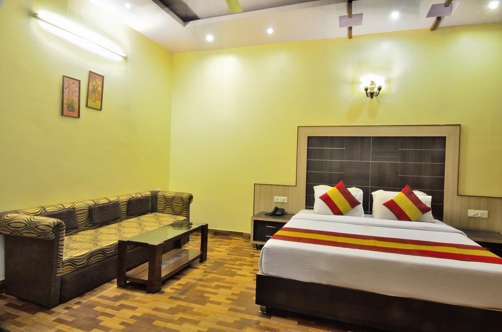 Roopa International 3* Amritsar