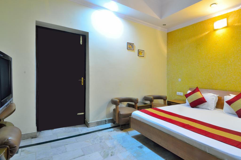 Hotel Roopa International