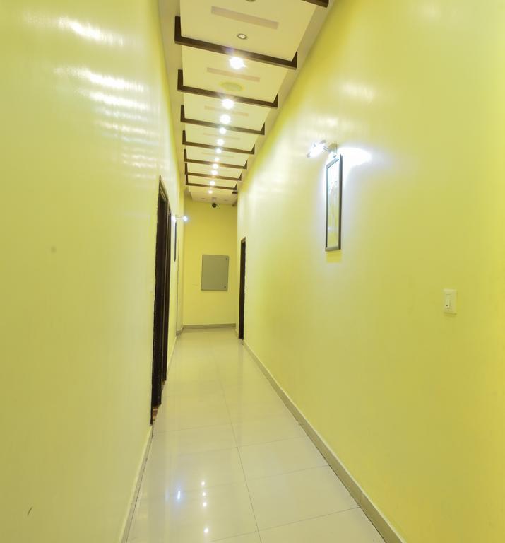Roopa International 3*