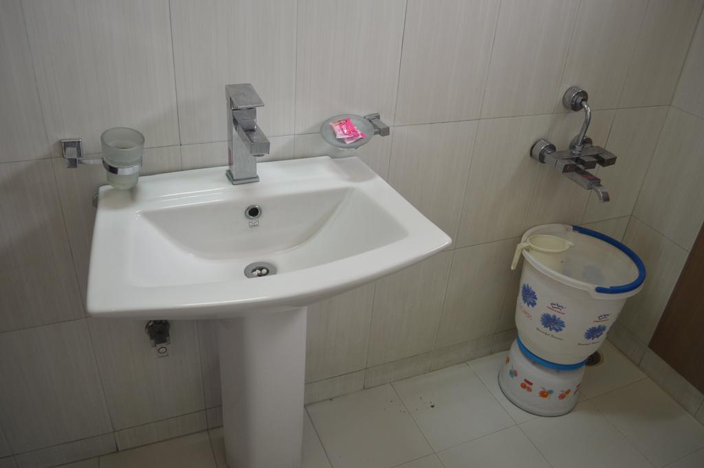 Roopa International Hotel 3*
