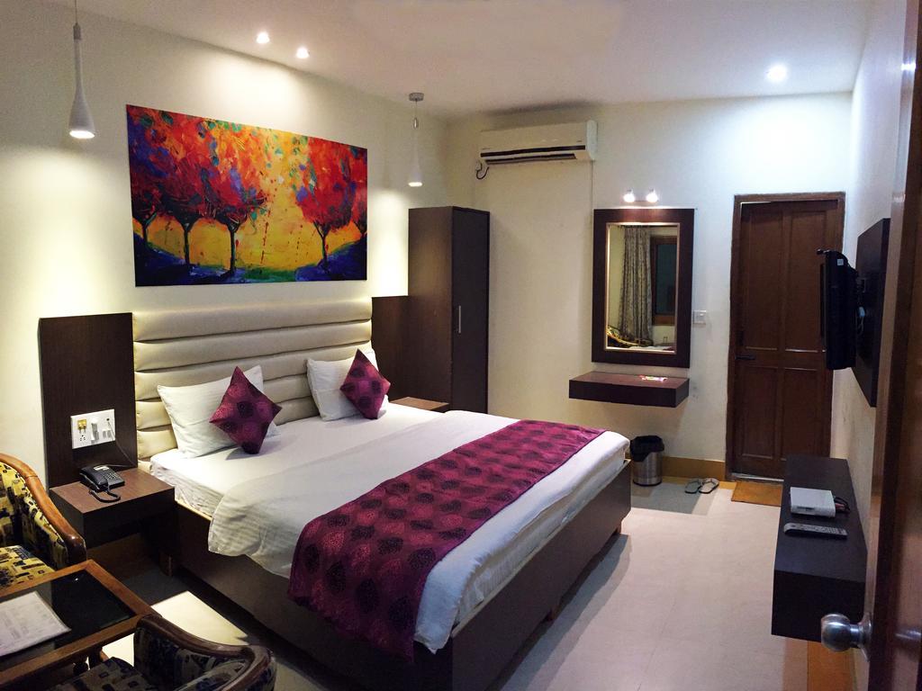 Veenus International Bed & Breakfast Amritsar