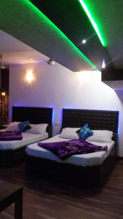 Revoli Walking Distance From Golden Temple Hotel 2*