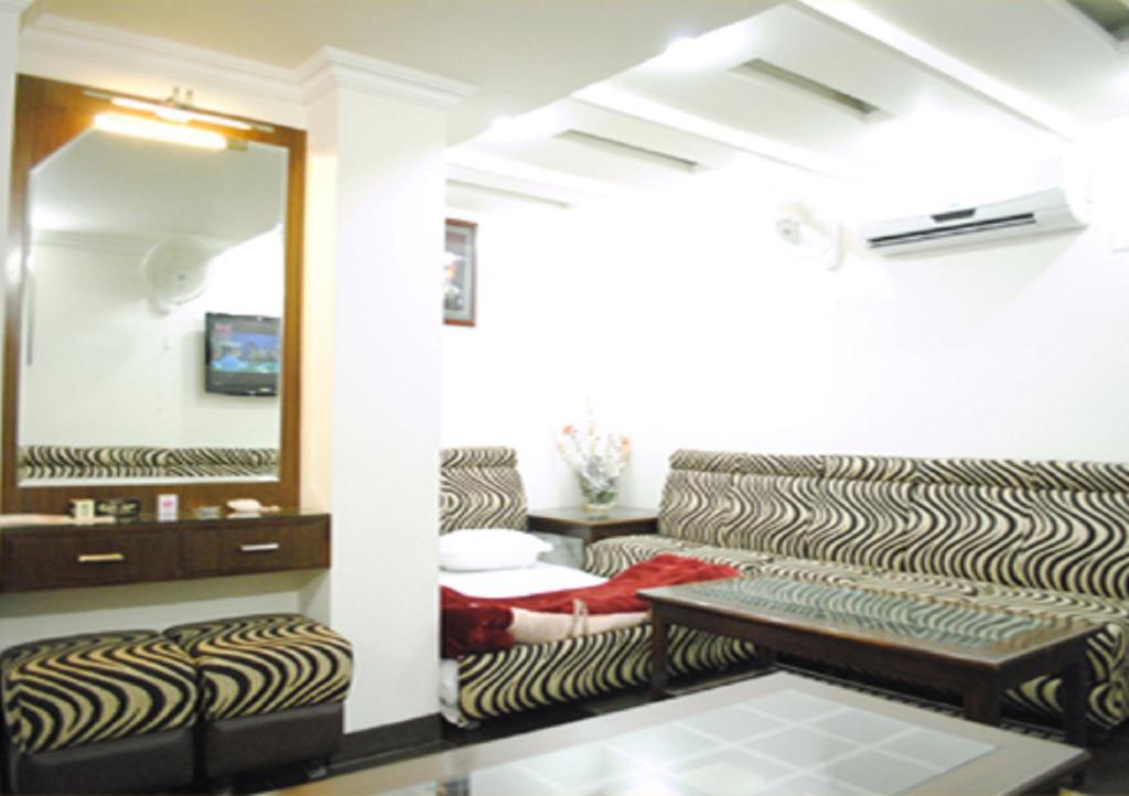 Hotel Oyo 14555 Kay Aar Regency