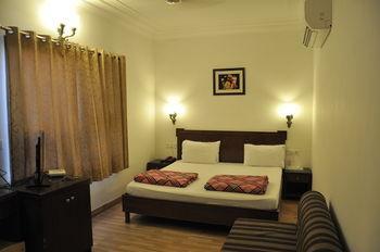 Sapphire Opposite Golden Temple Hotel