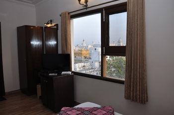 Sapphire Opposite Golden Temple