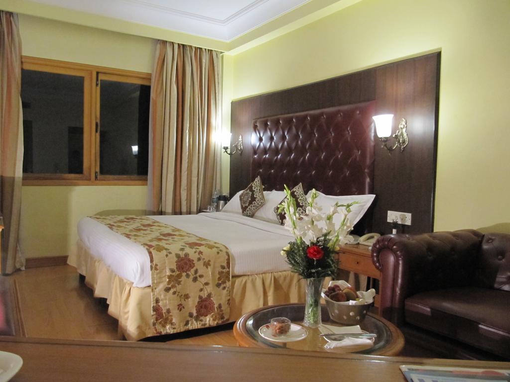Ritz Plaza Hotel 4*