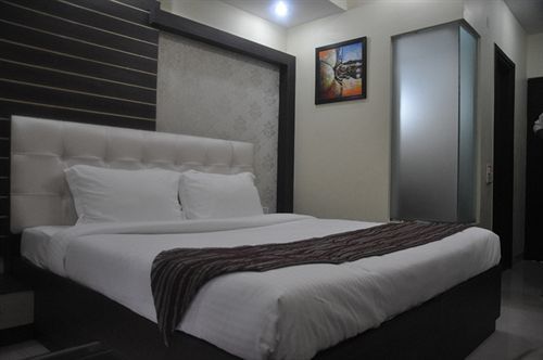 Mm Yellowuds Inn 3*