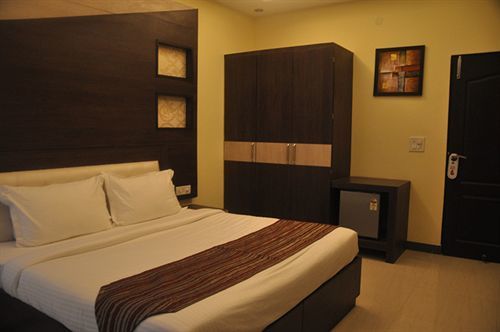 Inn Mm Yellowuds Amritsar