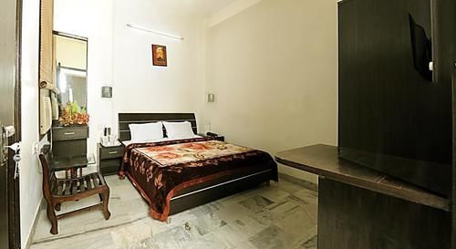 Capital O 4087 Akaal Residency