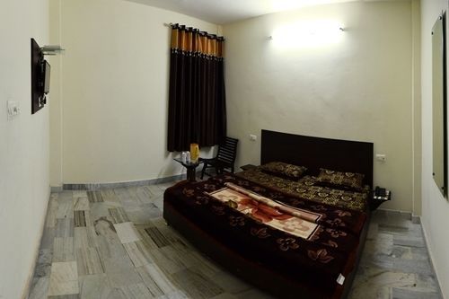Capital O 4087 Akaal Residency *