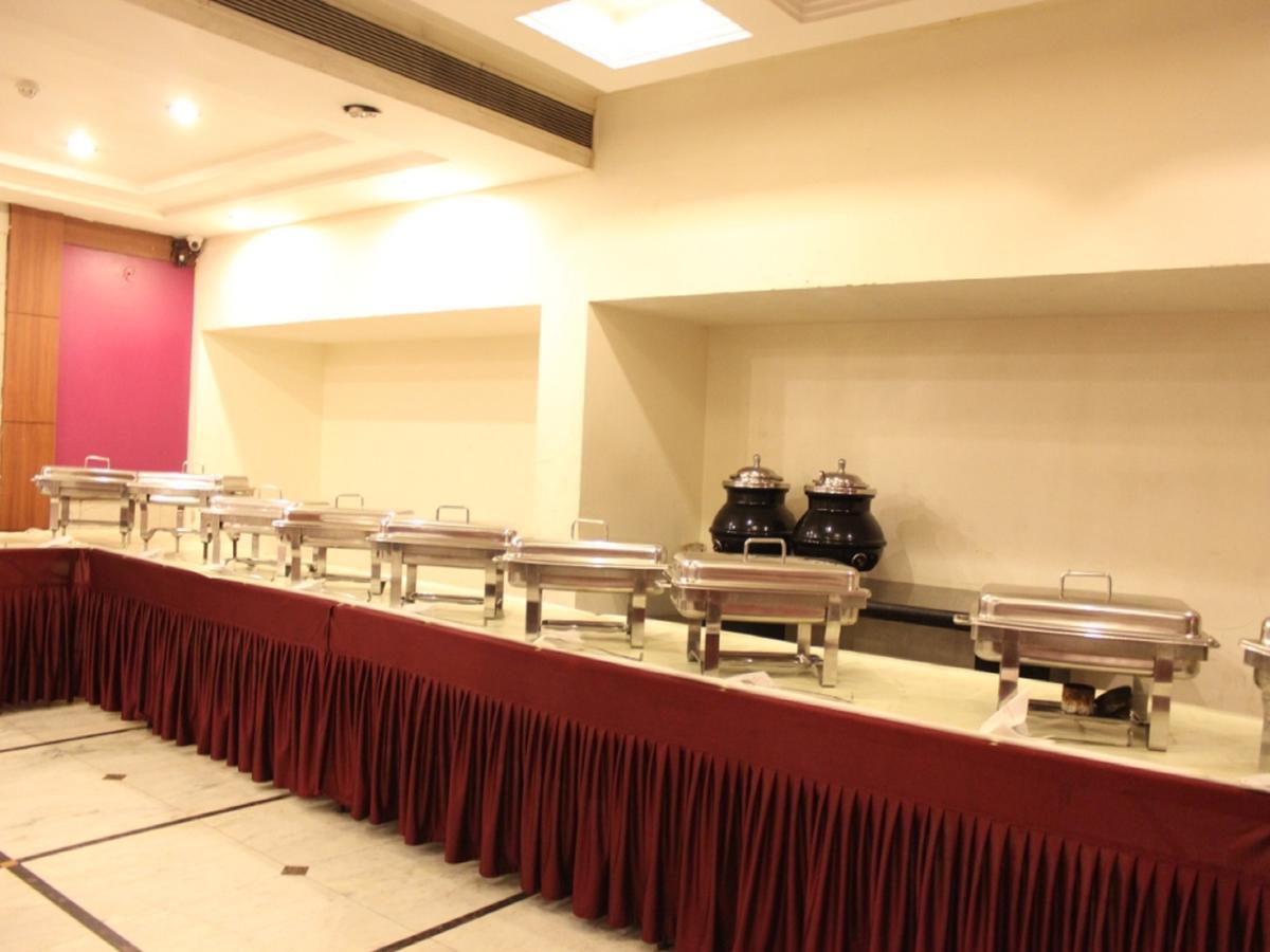 Raj Continental Hotel 3*