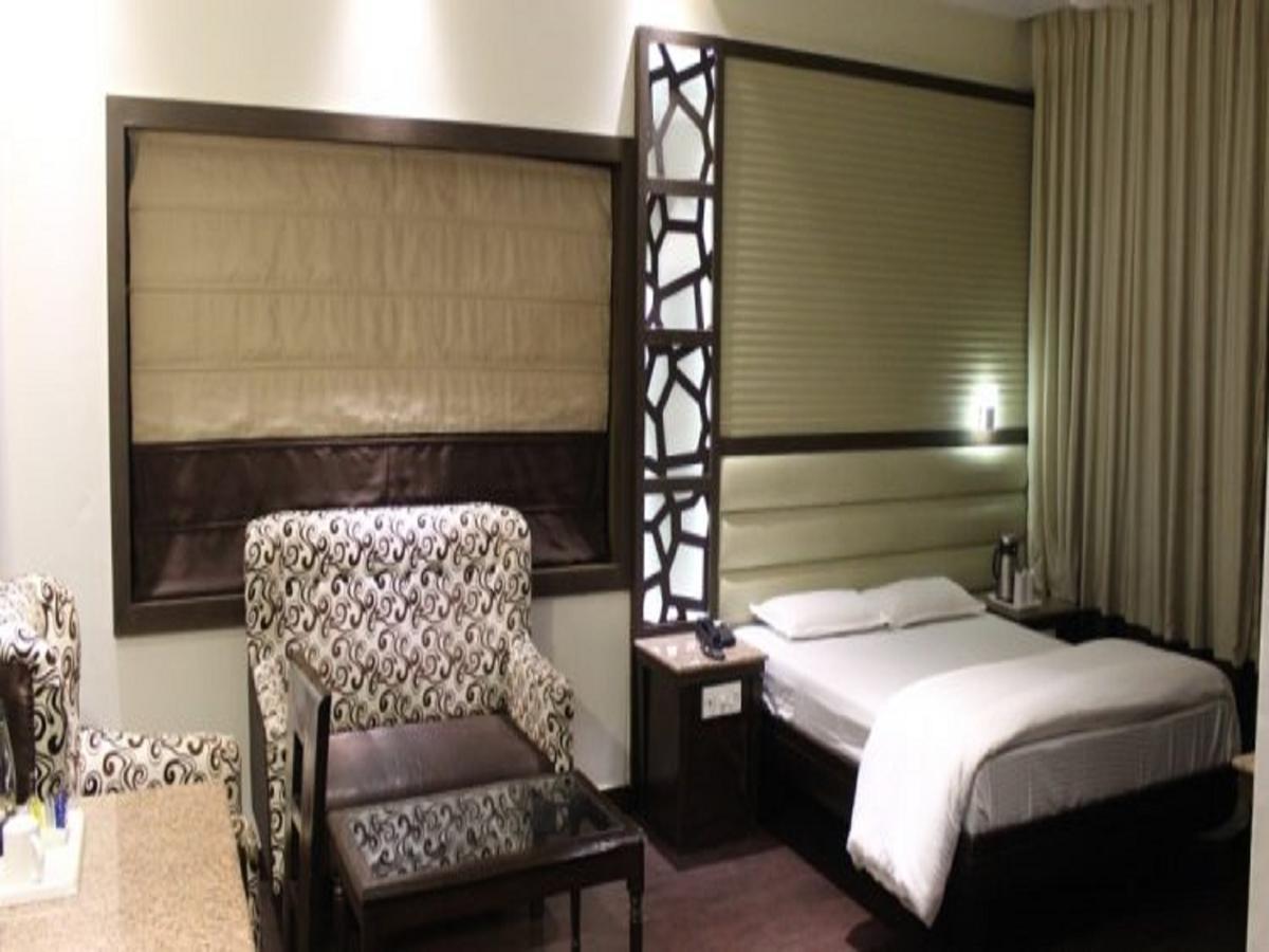 Raj Continental Hotel 3*