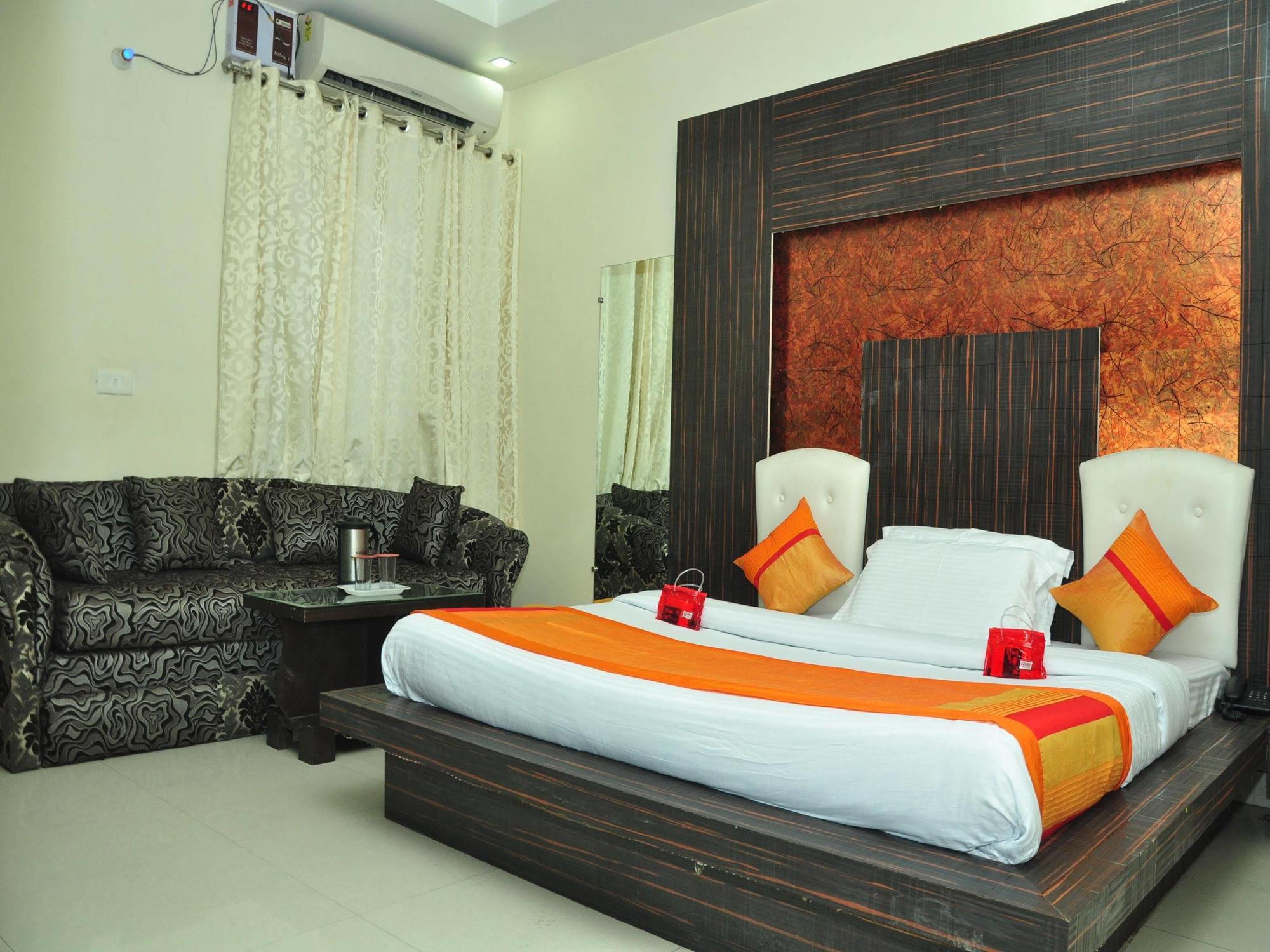 Oyo Hide Market Hussainpura Hotel