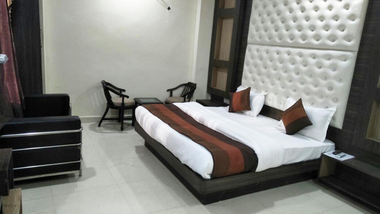 R.s & Restaurant Hotel Amritsar
