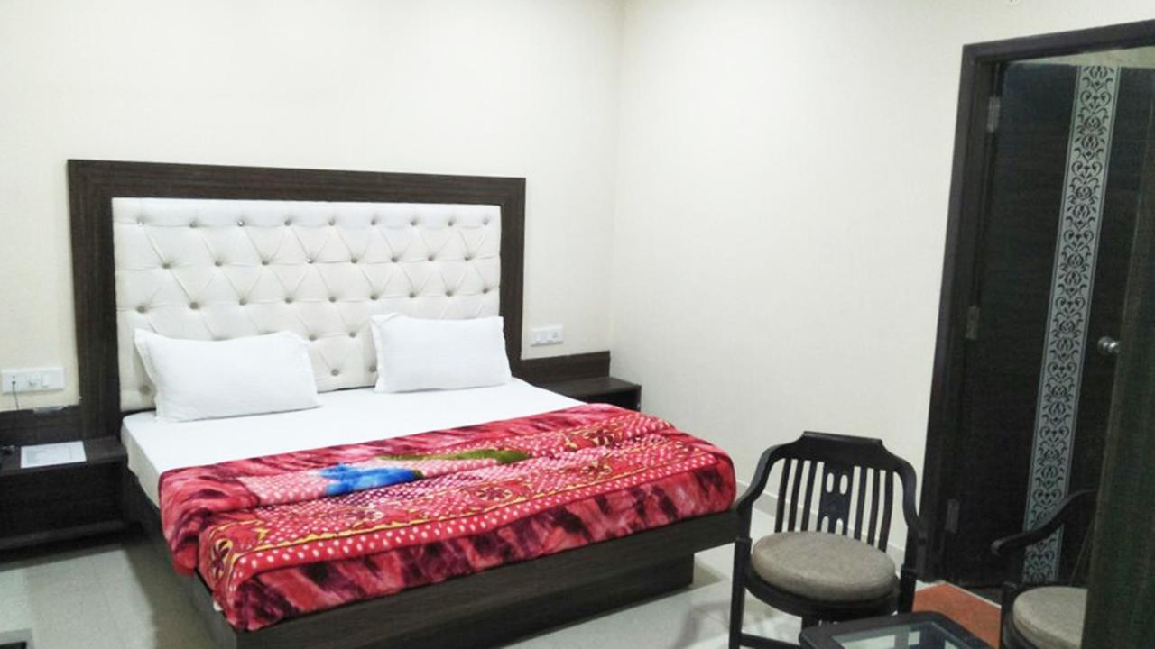 R.s & Restaurant Hotel Amritsar