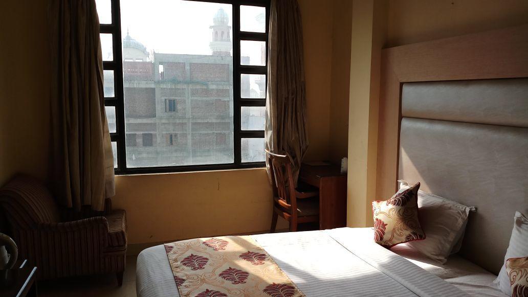 Indus Hotel 3*