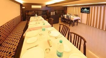 Capital O 4087 Akaal Residency Hotel