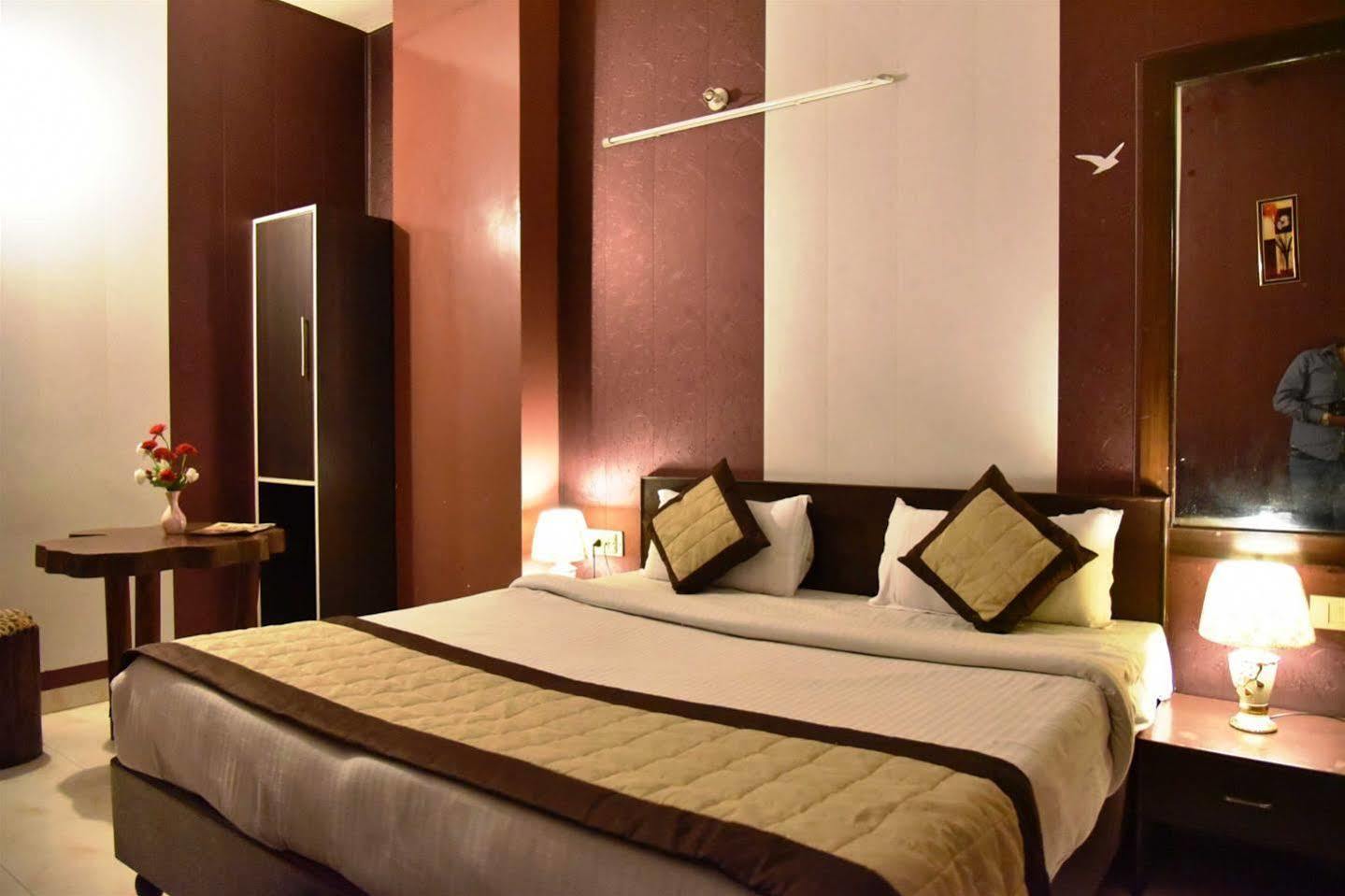 Hk Continental Hotel 3*