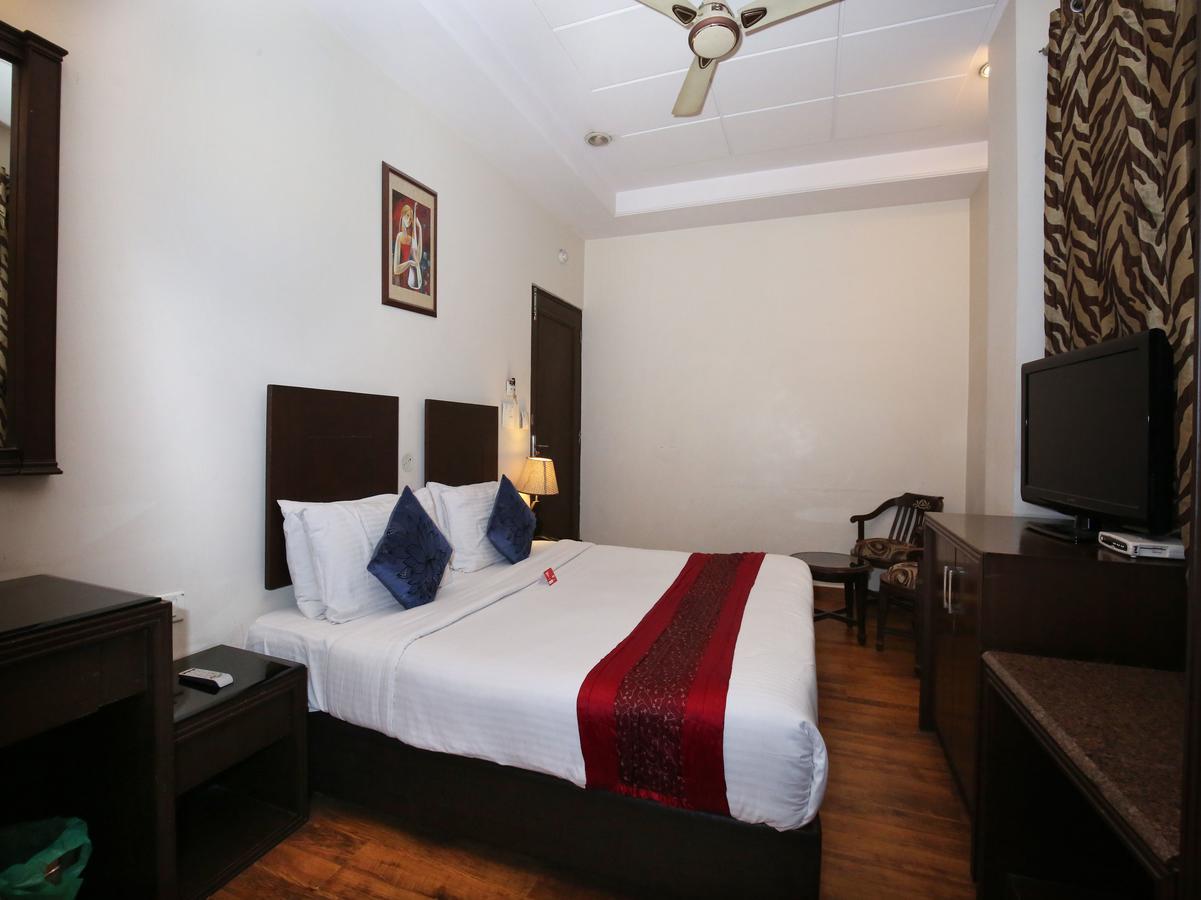 Hotel Oyo Flagship 113 Golden Temple Road 3*
