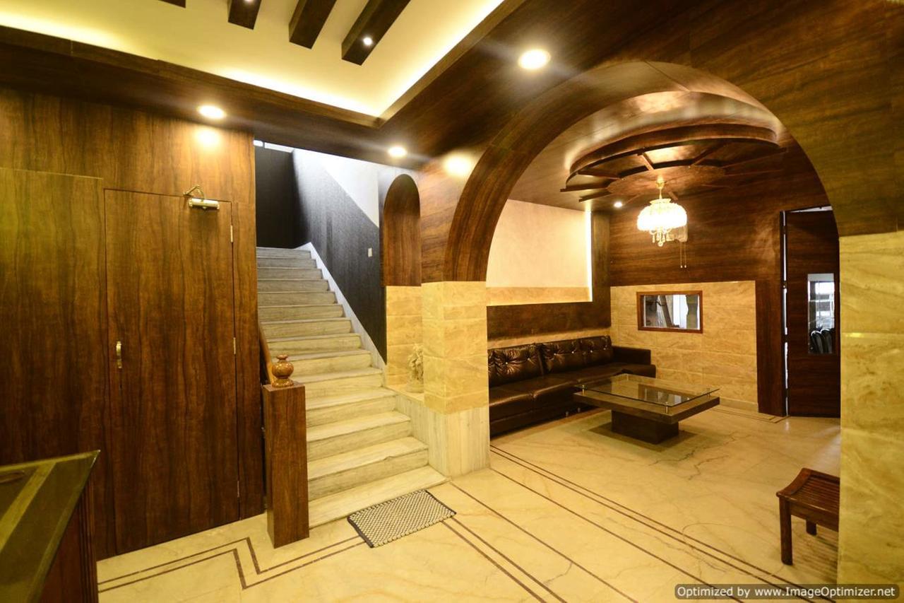 Mehra Hotel
