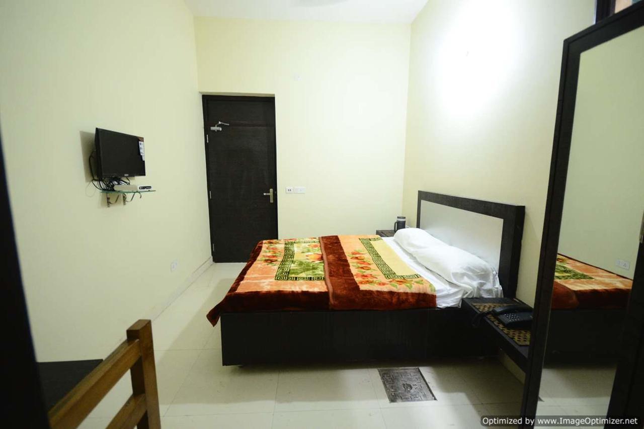Hotel Mehra 3*