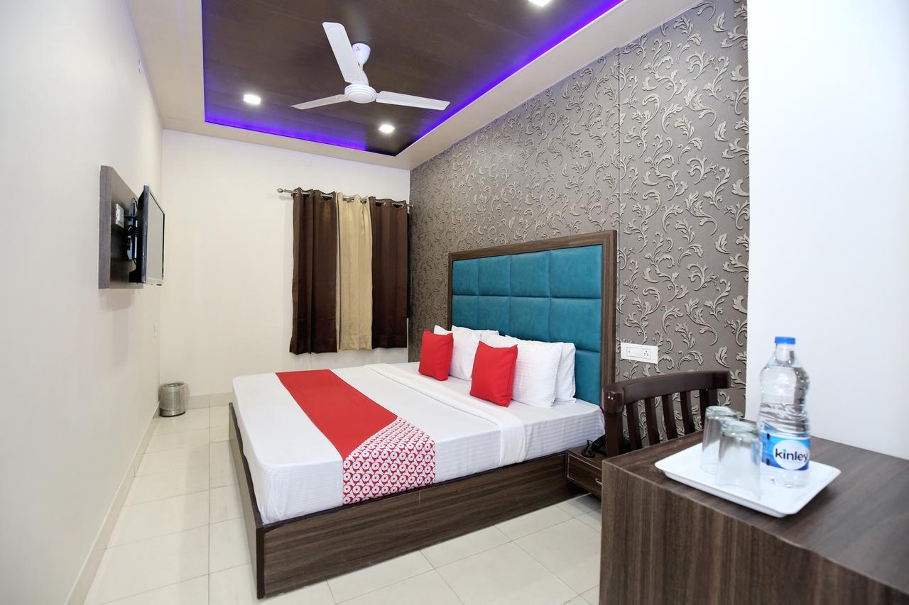 Hotel Oyo 12354 Sangreela 3*