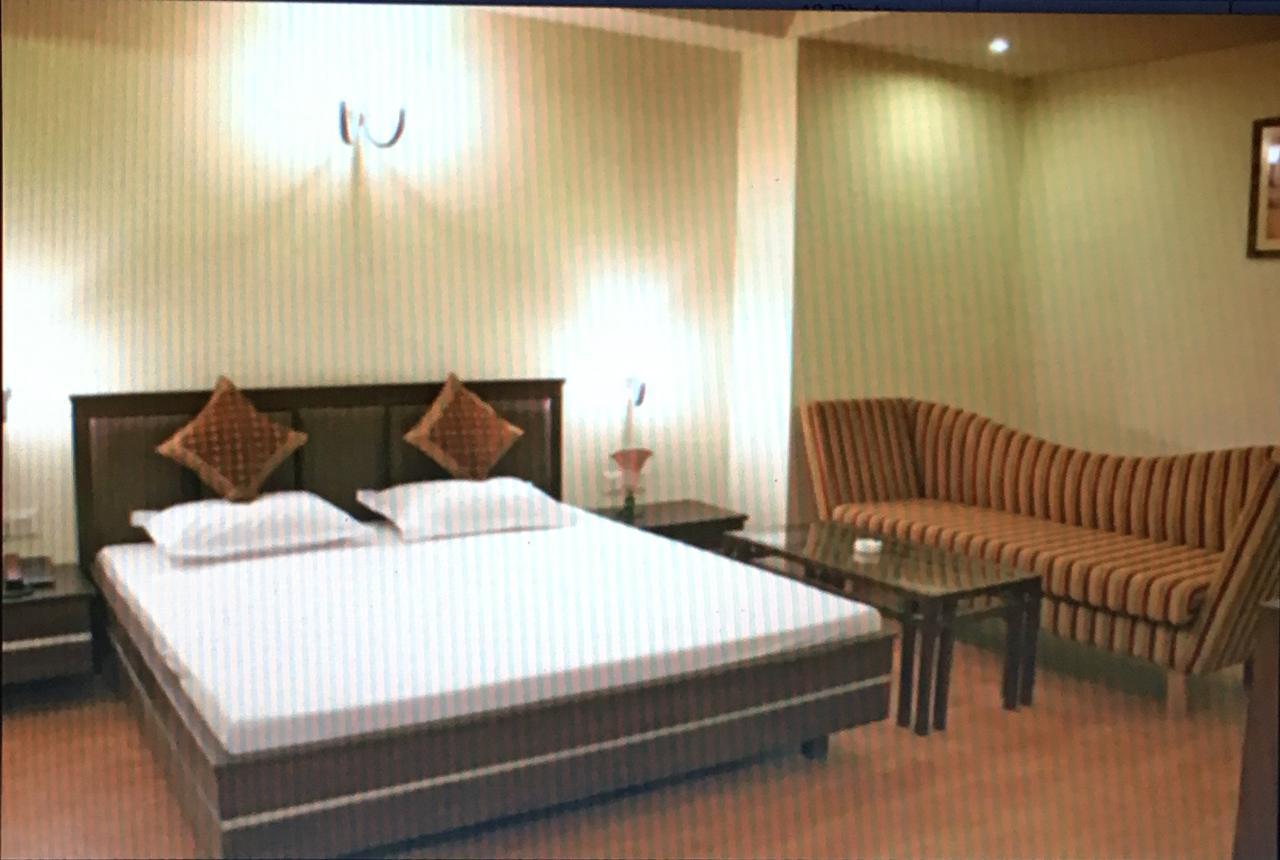 Elm Tree Hotel