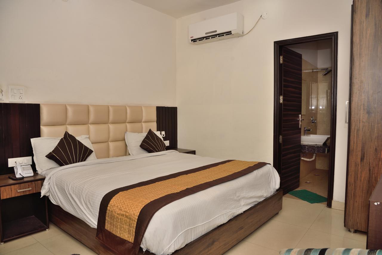 Hotel Jk 129 Rc Regency -nr. Golden Temple.