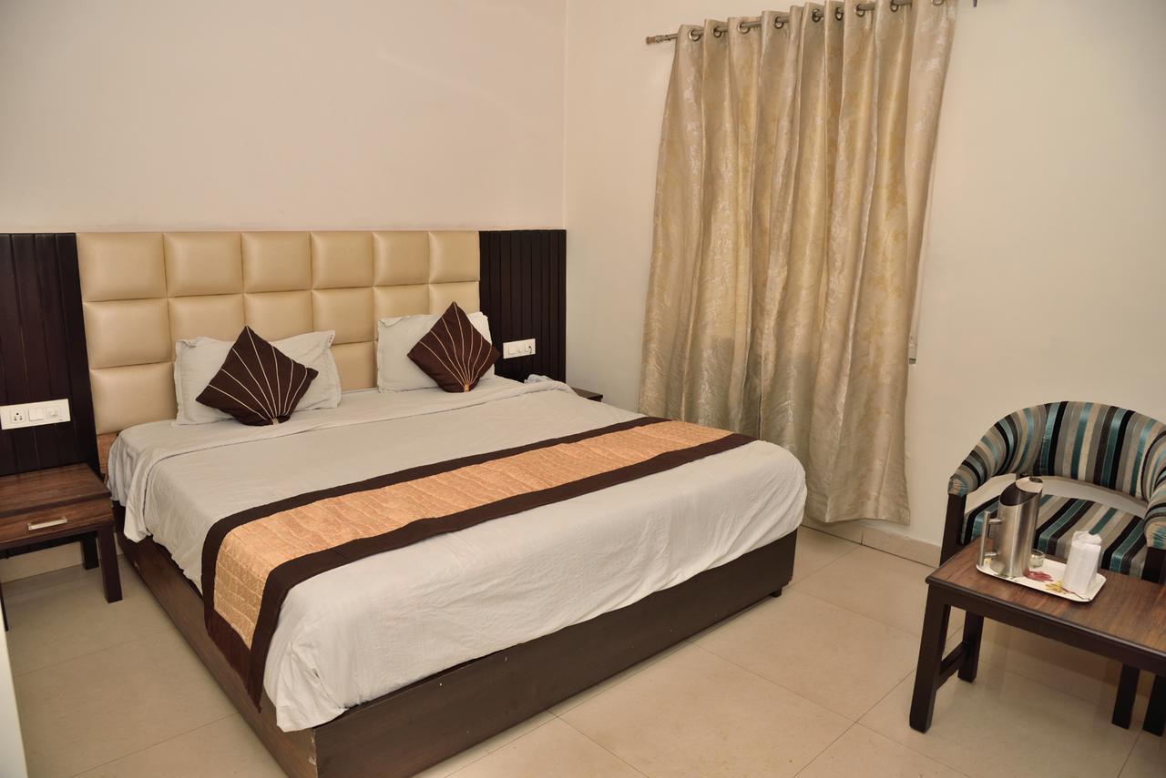 Jk 129 Rc Regency -nr. Golden Temple. Amritsar